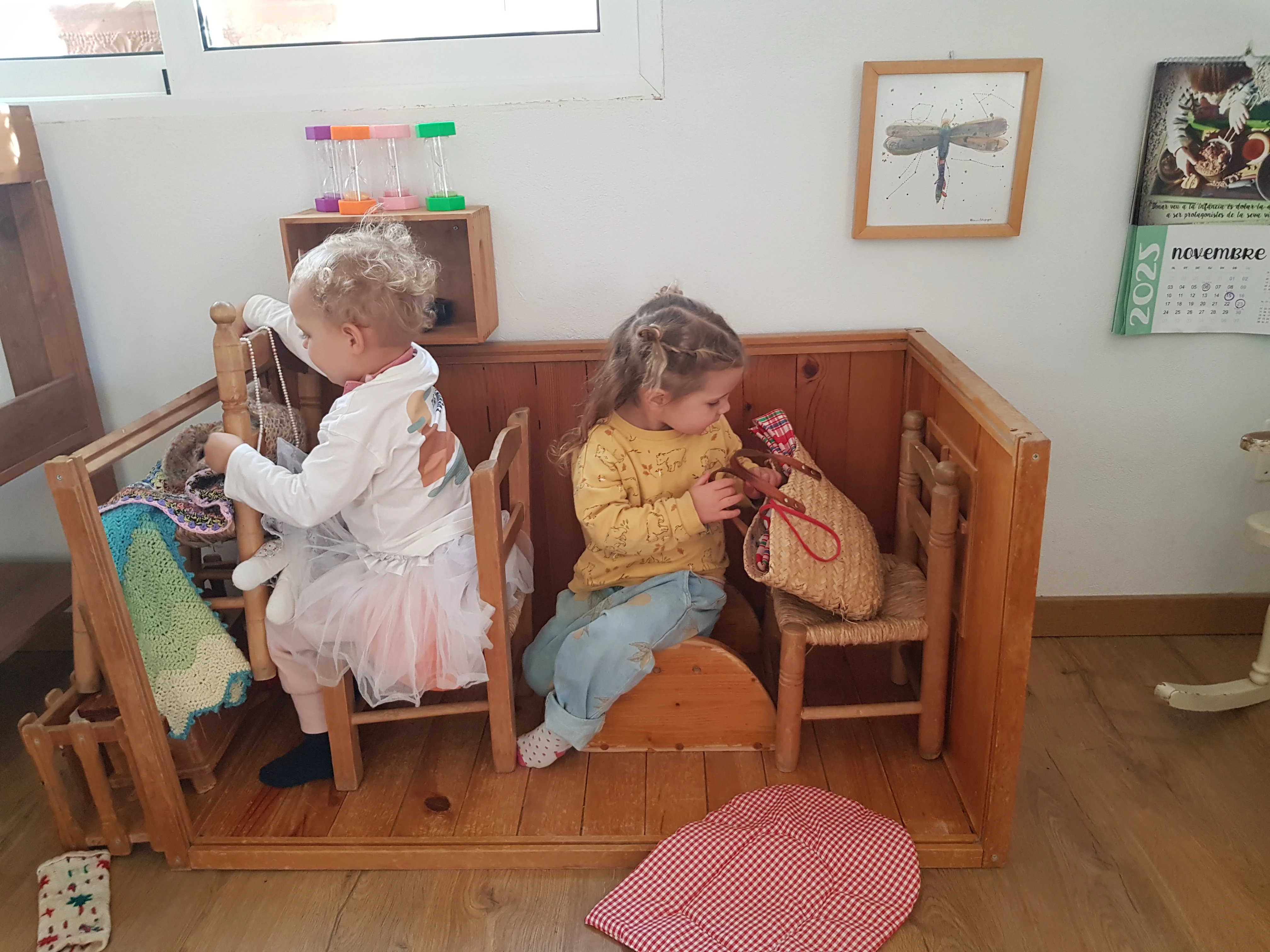 Infants jugant al Cirerer